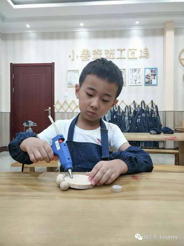 金鹏泰山公馆幼儿园——木工坊里的“交响曲”